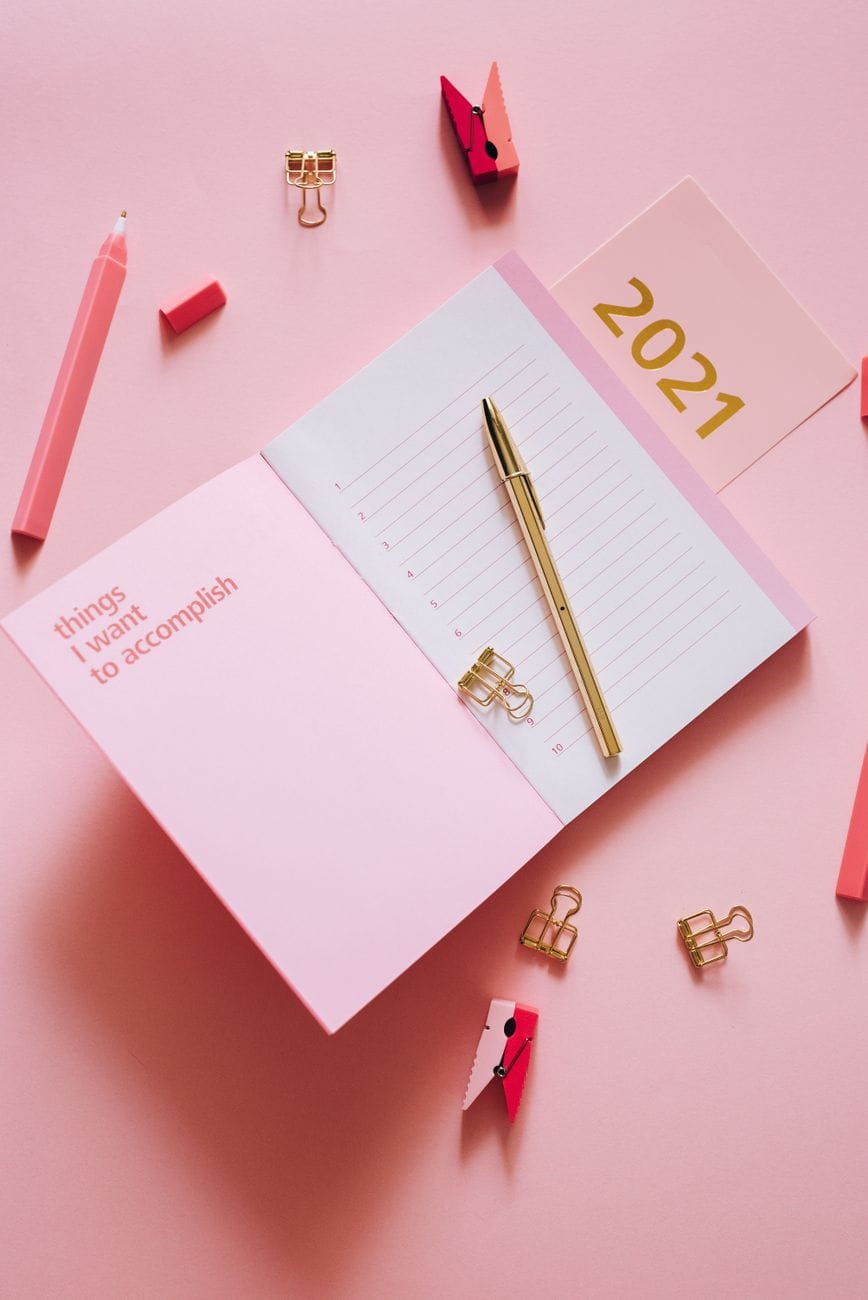 A pink notebook page headed 'things I want to accomplish' with a numbered list